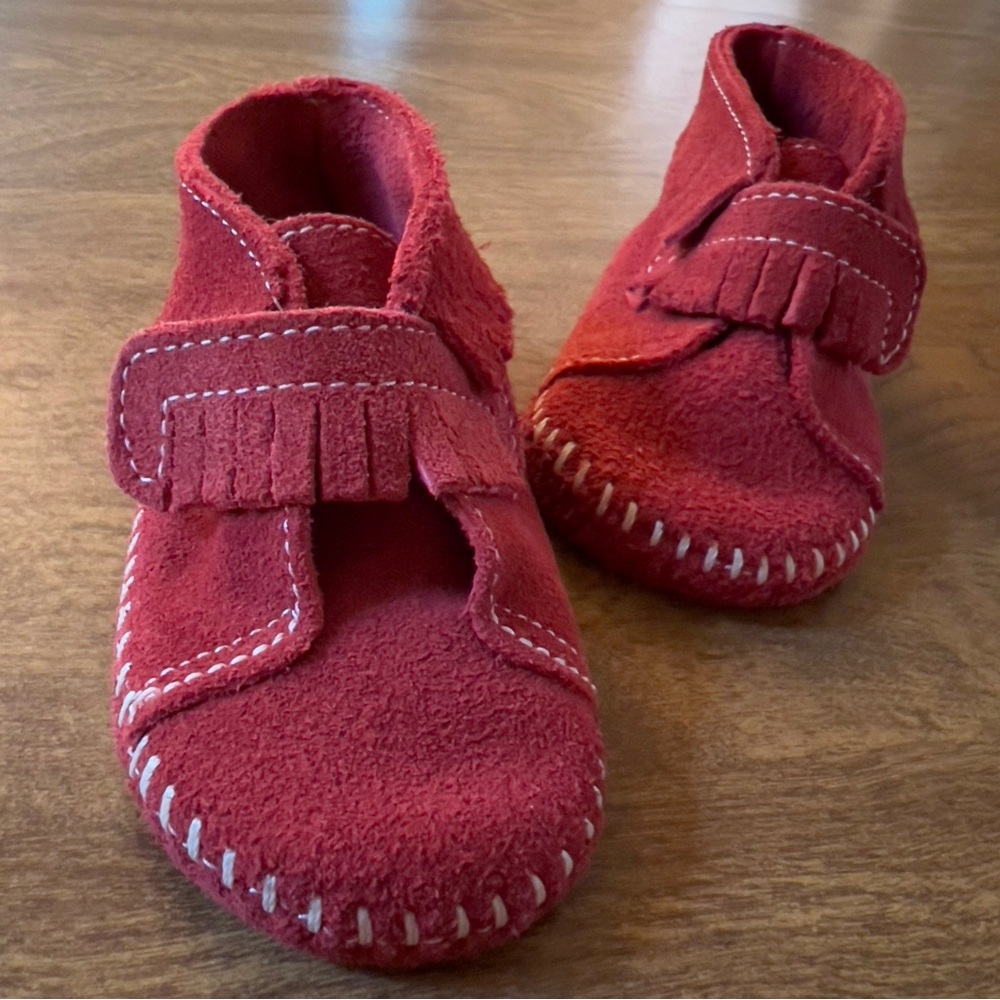 MinneTonka Moccasin Children Burgundy Leather Suede Baby Walking Shoes size 4
